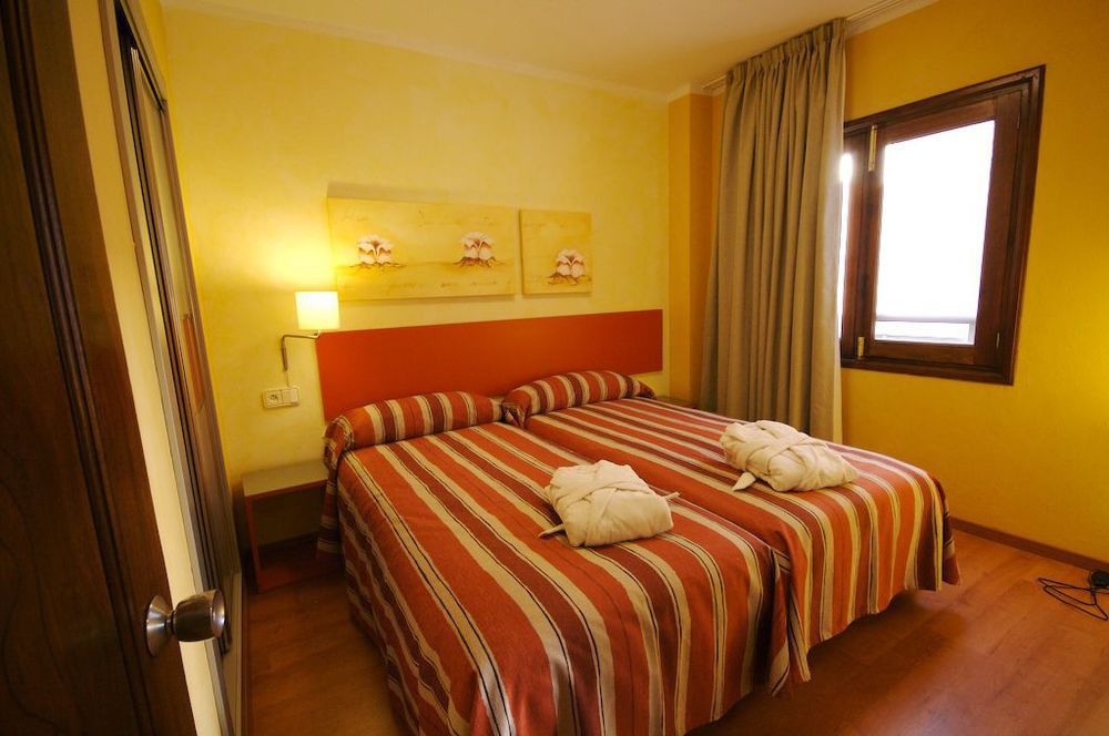 Apartamentos Parot Quality Santa Eulària des Riu Εξωτερικό φωτογραφία
